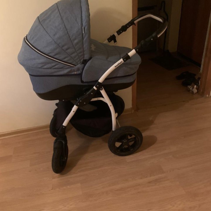 Коляска всесезонная