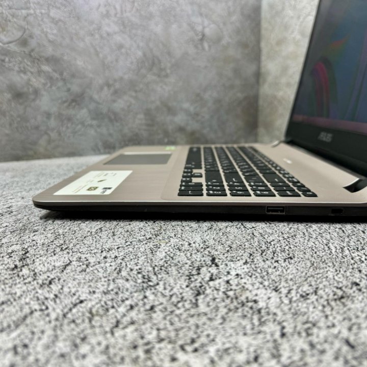 Ноутбук asus на Core i3-7020U/ MX130/Full hd