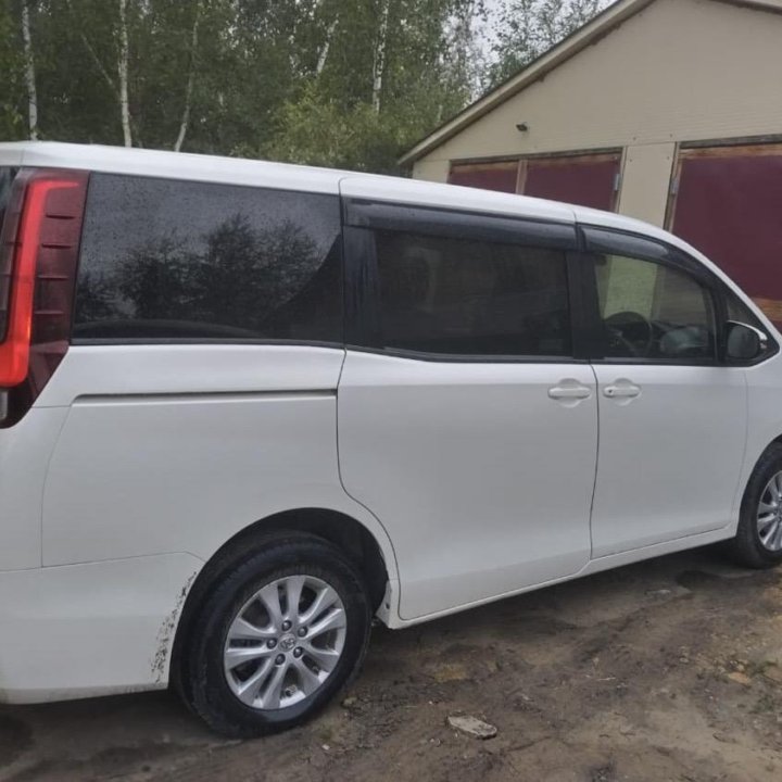 Toyota Noah, 2014