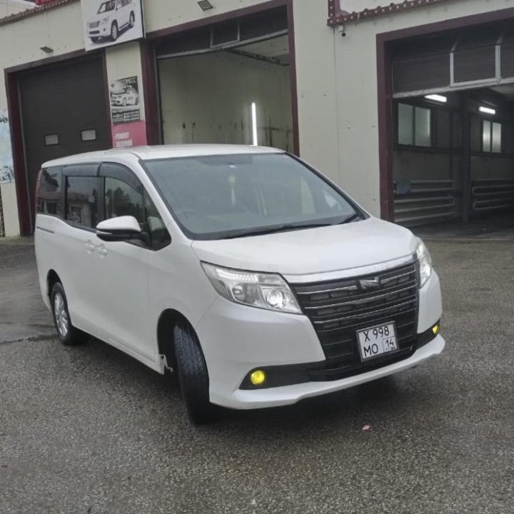 Toyota Noah, 2014