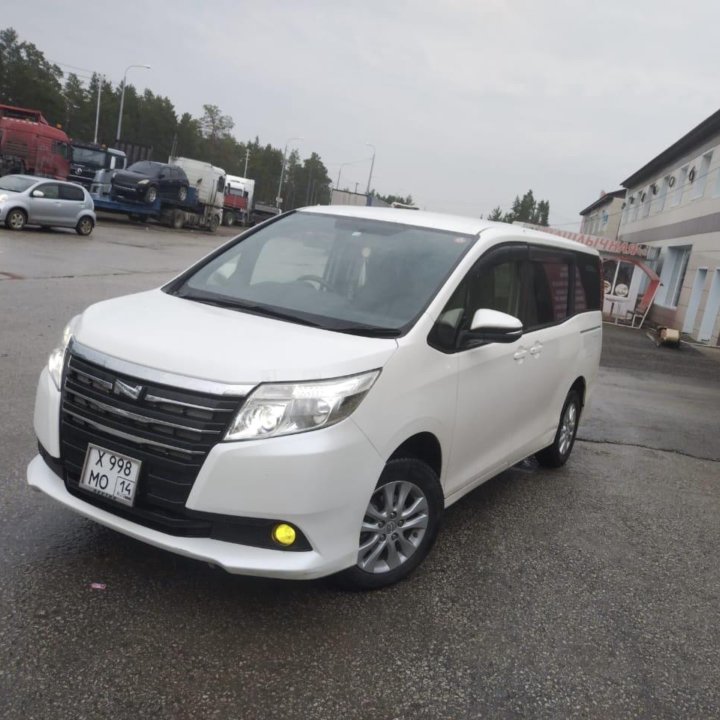 Toyota Noah, 2014