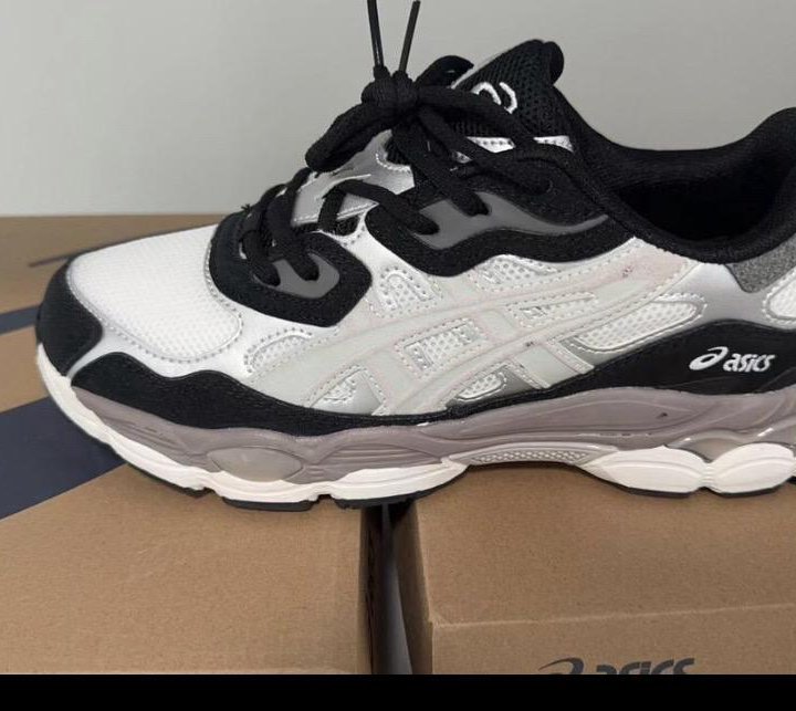 Кроссовки asics