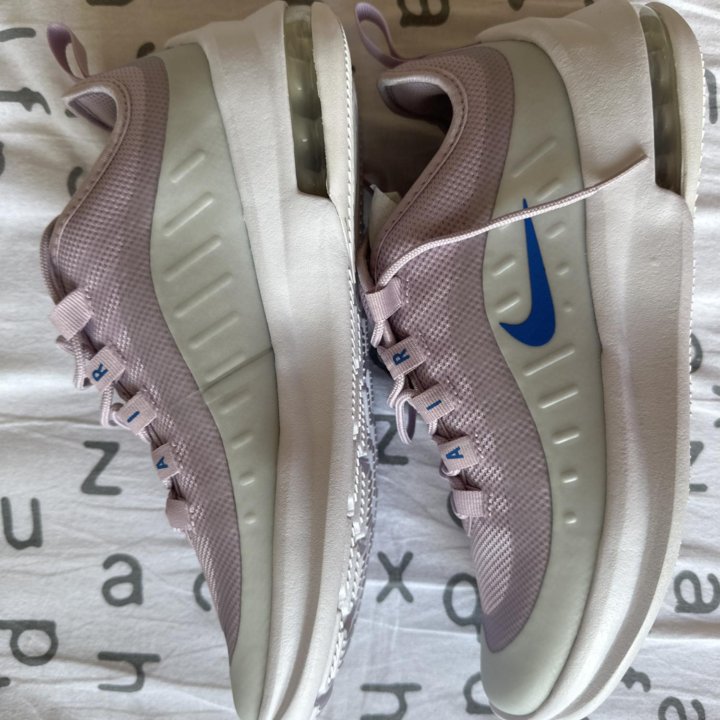 Кроссовки Nike