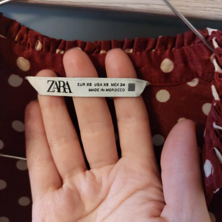 Платье в горошек Zara