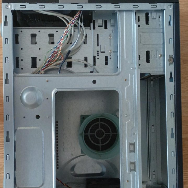 Продаю корпус micro- atx.