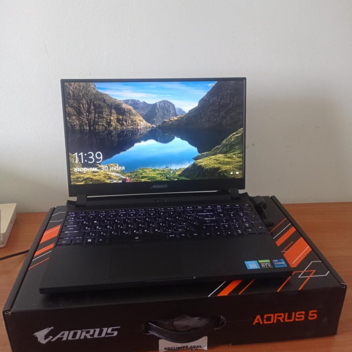 GYGABYTE AORUS 5 SE4