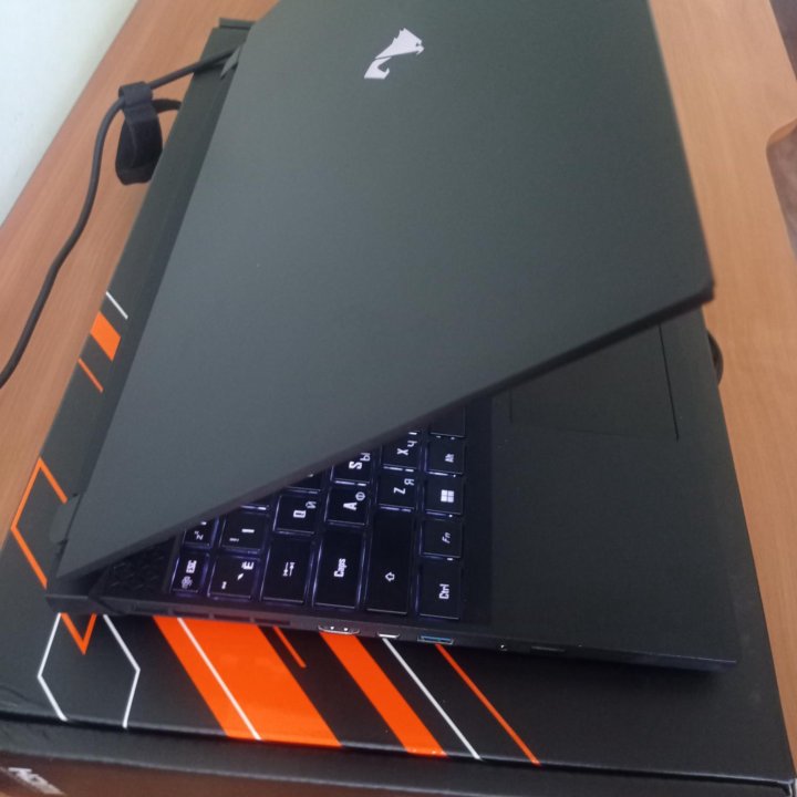 GYGABYTE AORUS 5 SE4