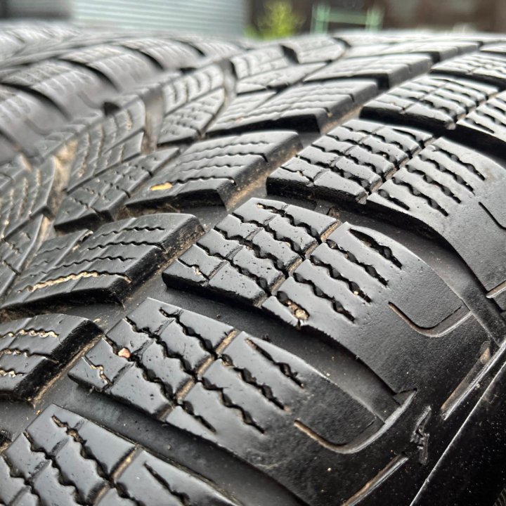 Зима Goodyear 215/70 R16 Диски 5x114.3 D67.1 ET38