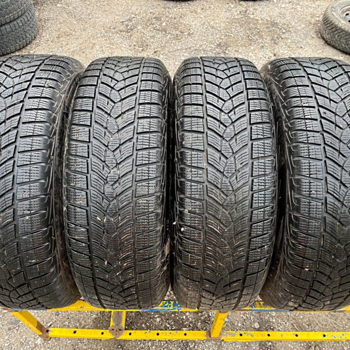 Зима Goodyear 215/70 R16 Диски 5x114.3 D67.1 ET38