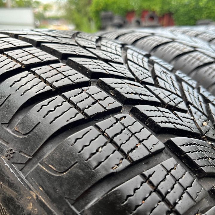 Зима Goodyear 215/70 R16 Диски 5x114.3 D67.1 ET38