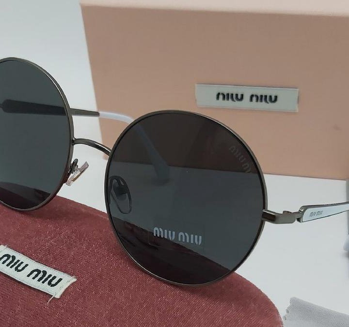Солнцезащитные очки Miu Miu