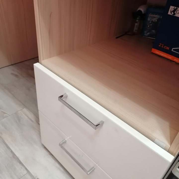 Стол письменный