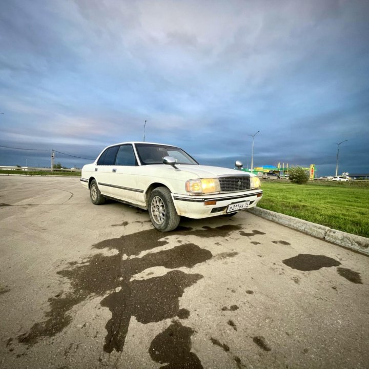 Toyota Crown, 1994