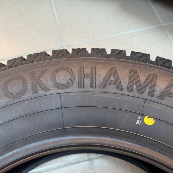 Yokohama Ice Guard IG55 215/70 R16 100T