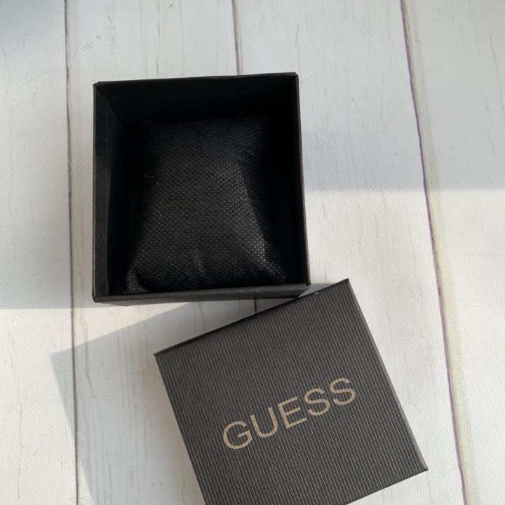 Часы Guess