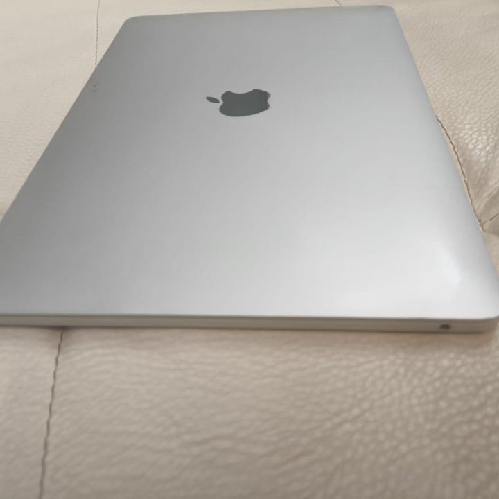 MacBook Pro 13 2017, CORE I5 2.3ghz/8gb/128gb SSD