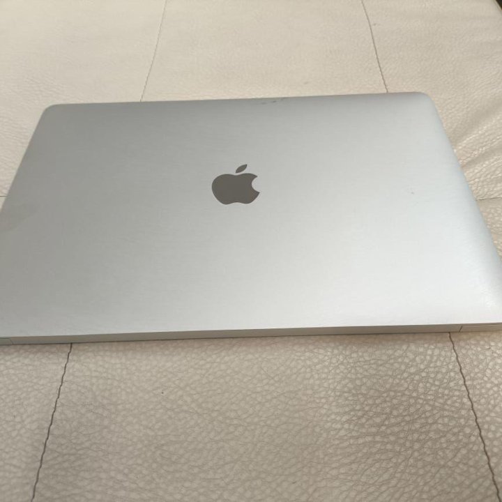 MacBook Pro 13 2017, CORE I5 2.3ghz/8gb/128gb SSD