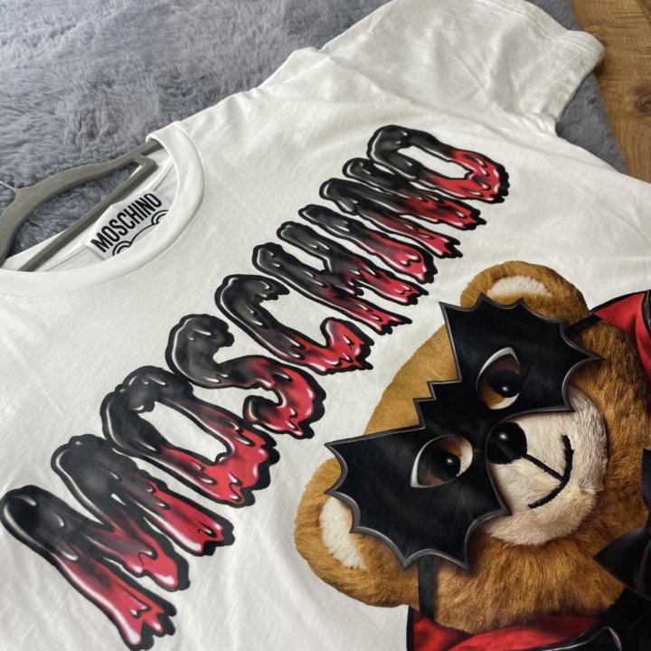 Футболка moschino