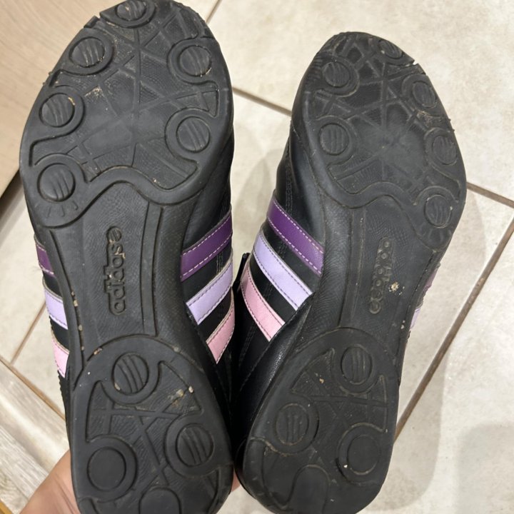 Женские кроссовки Adidas