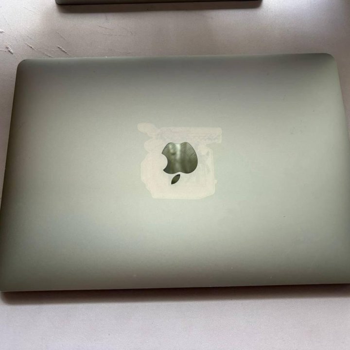 MacBook Pro 13” 8/256 2020 (A2338)