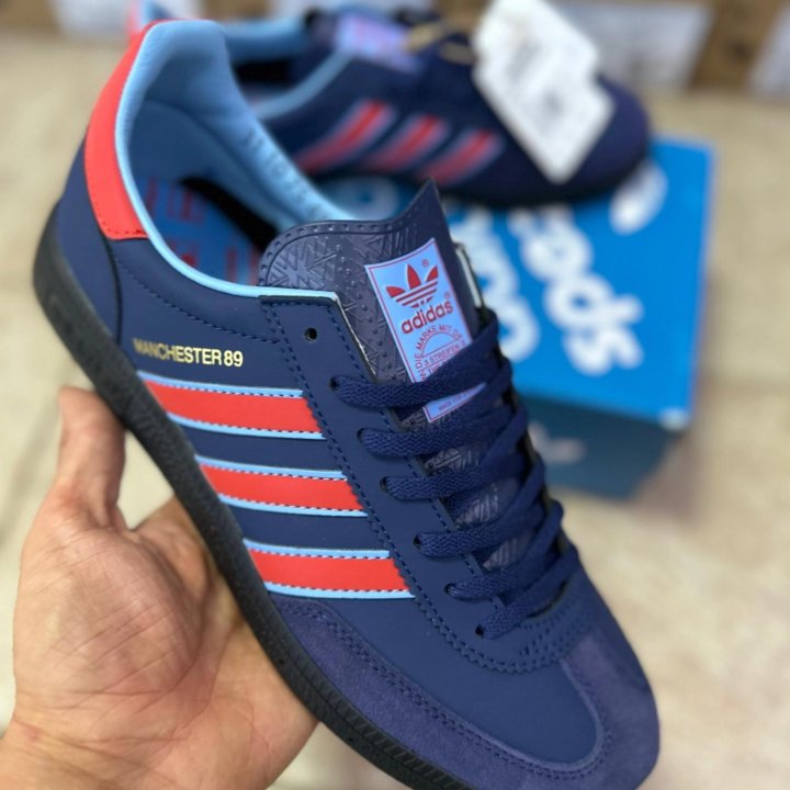 Кроссовки adidas Manchester