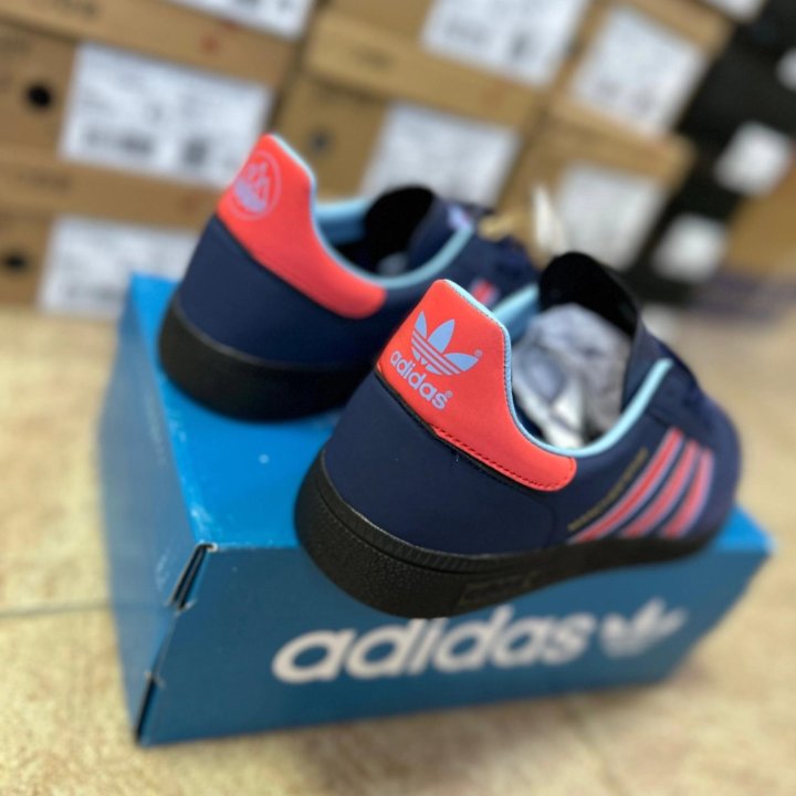 Кроссовки adidas Manchester