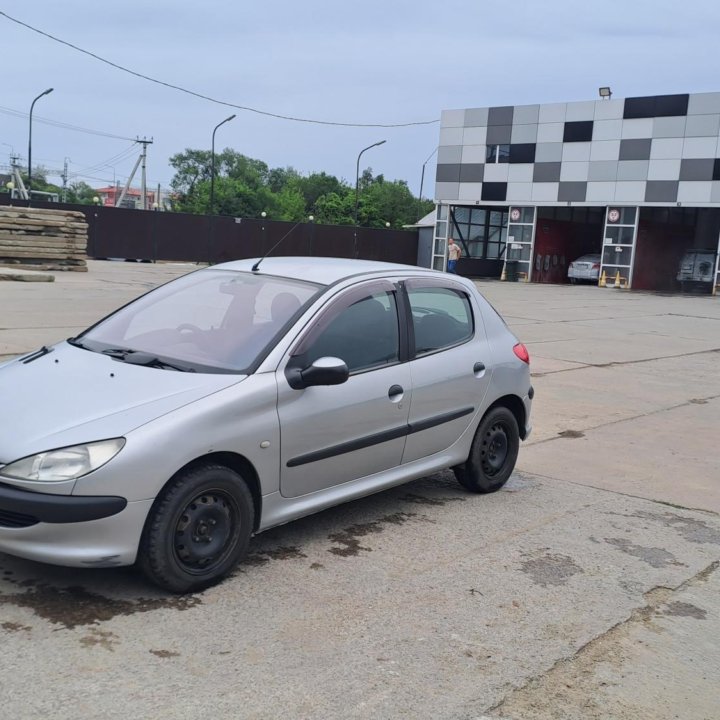 Peugeot 206, 2000