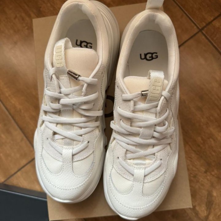 Кроссовки UGG