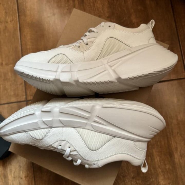 Кроссовки UGG