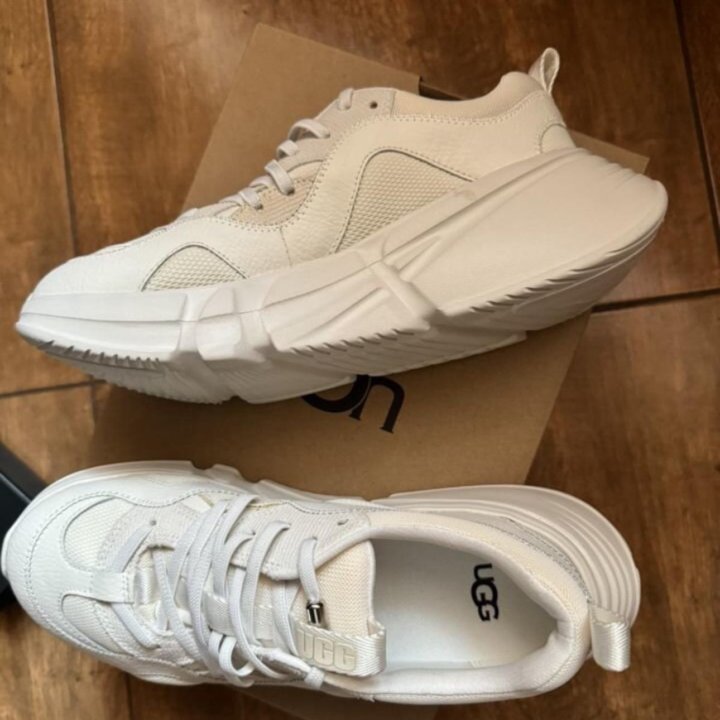 Кроссовки UGG