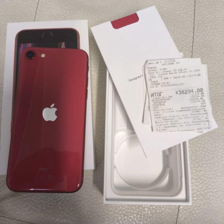 iPhone SE 64gb RED идеальный с чеком