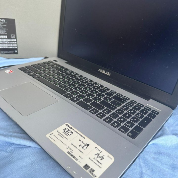 Asus R556, AMD A12 9720p/8gb Ram/1000gb/R8