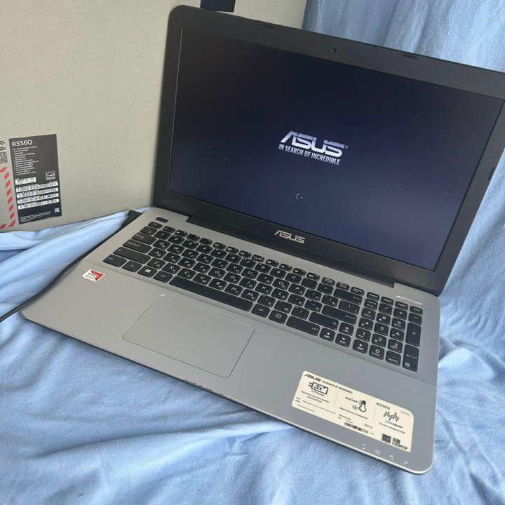 Asus R556, AMD A12 9720p/8gb Ram/1000gb/R8