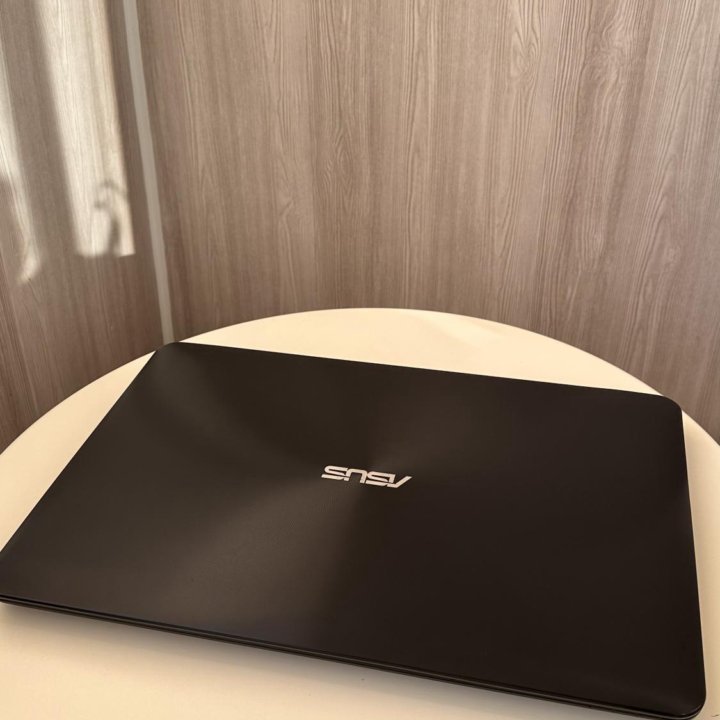 Ноутбук Asus x555