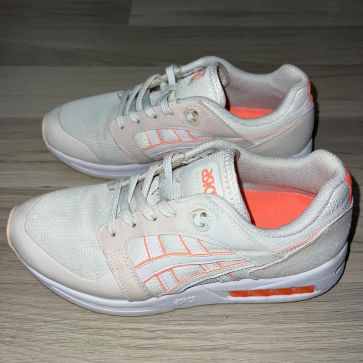 Кроссовки Asics