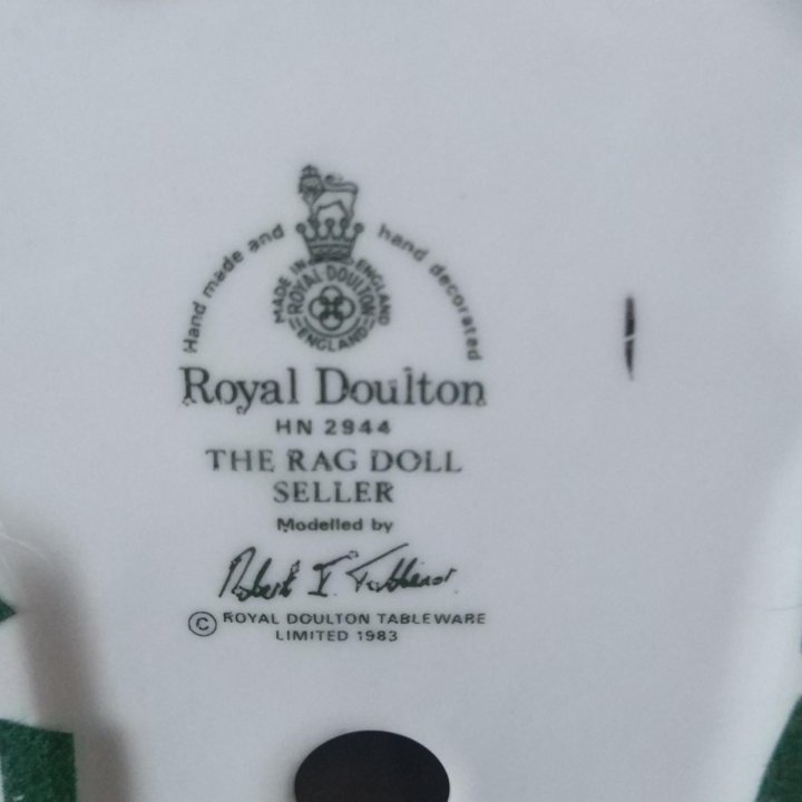 Фарфоровая статуэтка Royal Doulton England