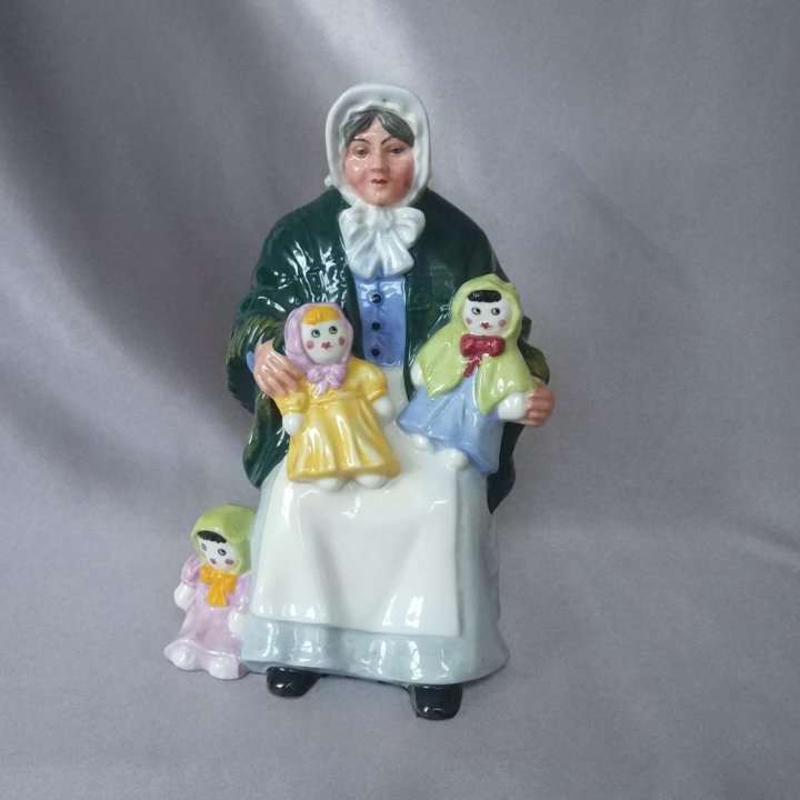 Фарфоровая статуэтка Royal Doulton England