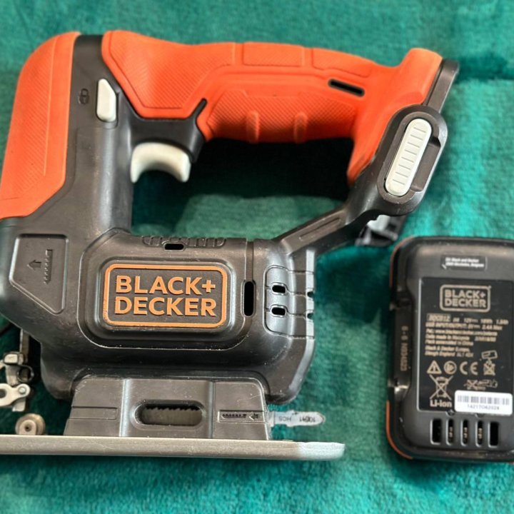 Лобзик аккумуляторный Black Decker