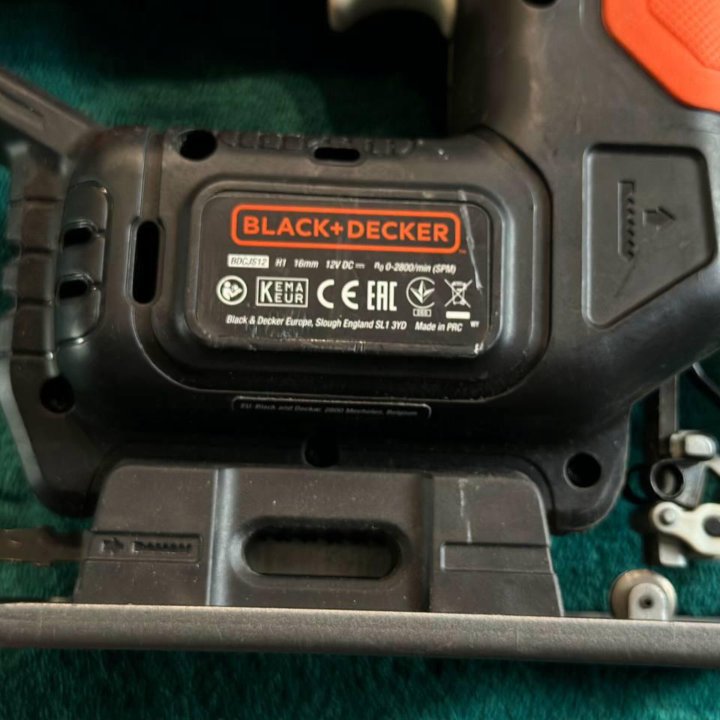 Лобзик аккумуляторный Black Decker