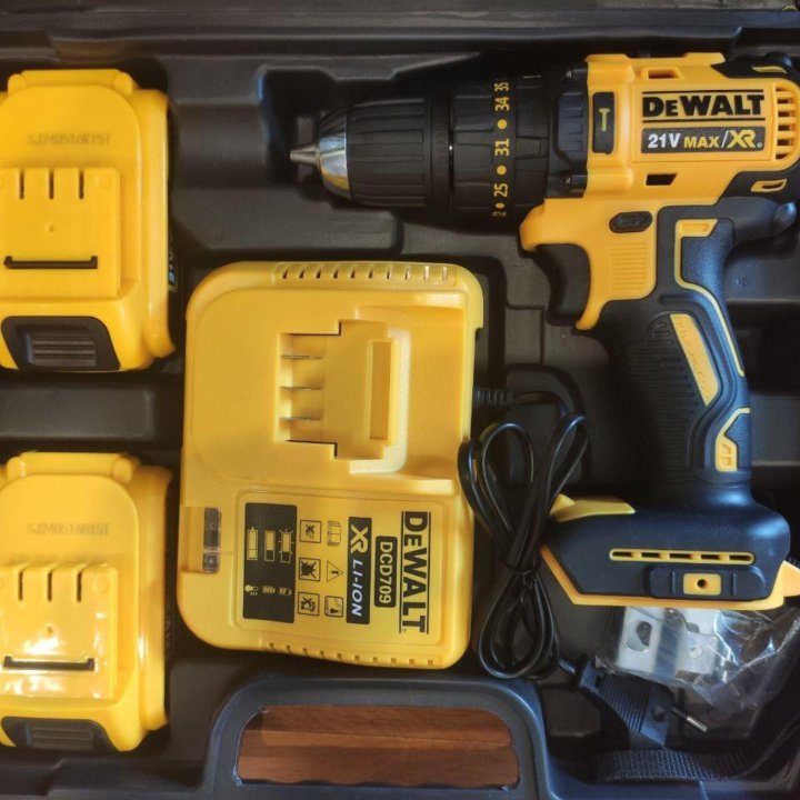 Шуруповерт аккумуляторный ударный DeWalt 21V