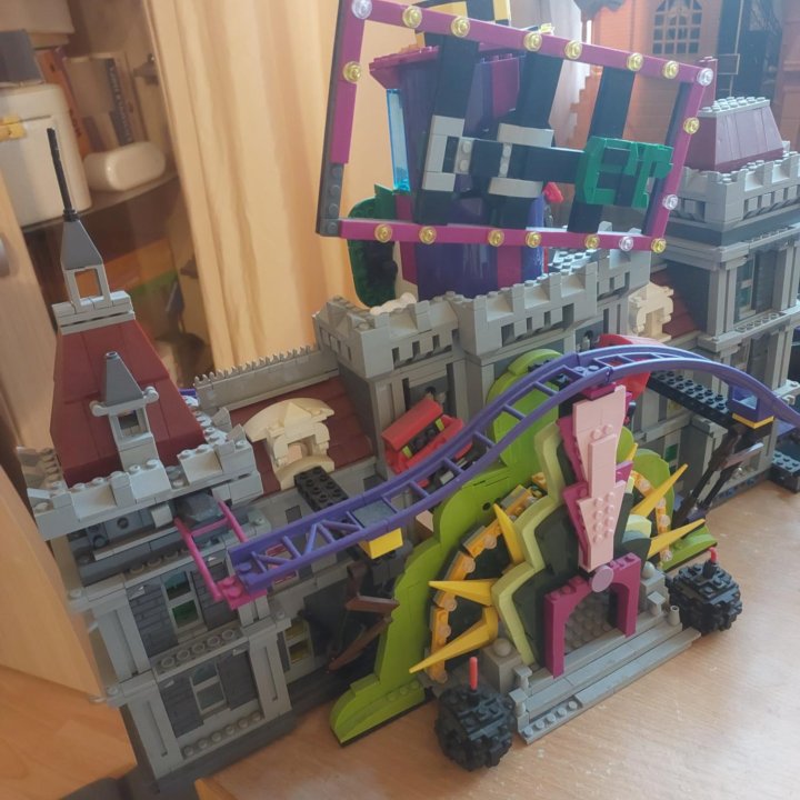 Lepin (аналог lego) Joker Manor не хватает деталей