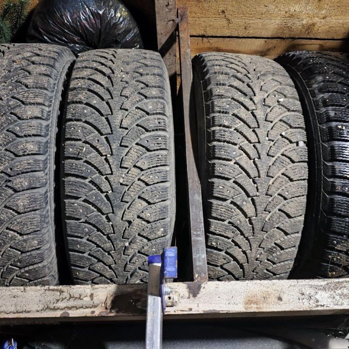 Nordman 4 215/65 R16 102T