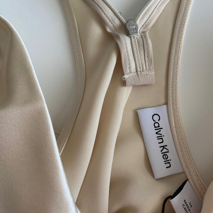 Платье Calvin Klein 42 размер новое