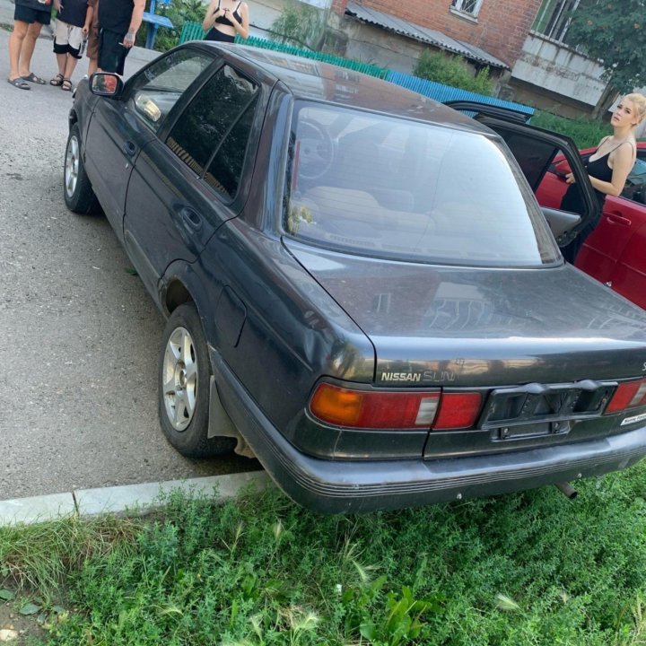 Nissan Sunny, 1990