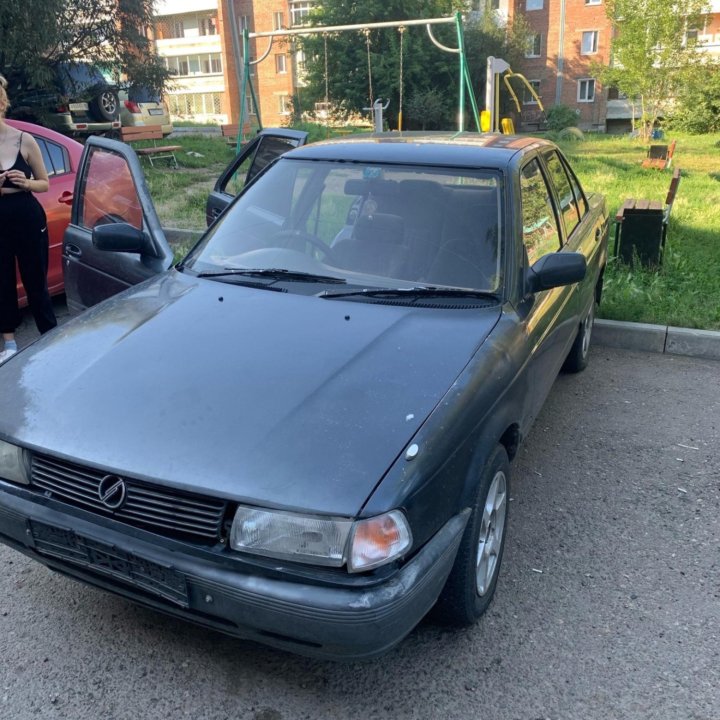 Nissan Sunny, 1990