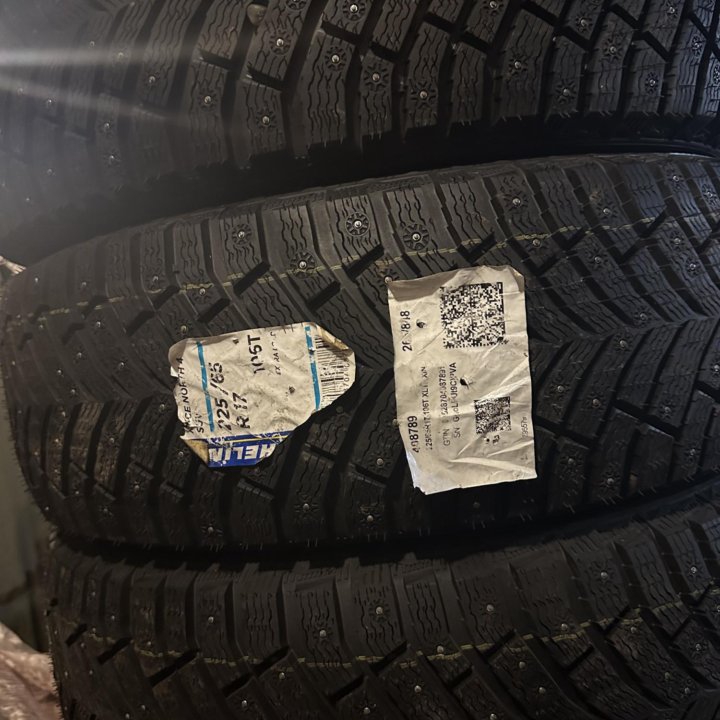 Michelin x ice north 4 225/65R17 новые