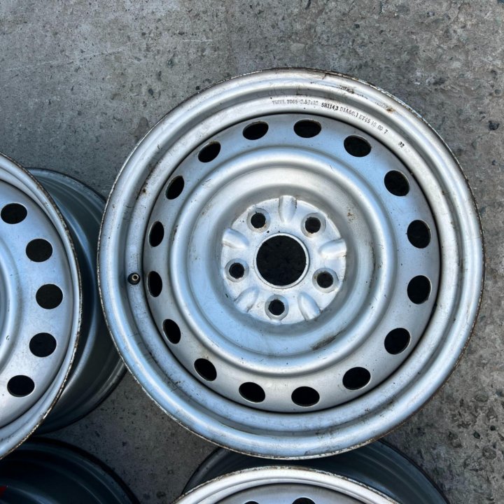 Штампованные диски Toyota 5x114.3 Цо 60.1 R16