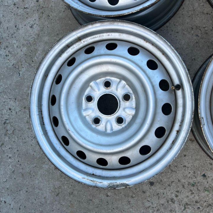 Штампованные диски Toyota 5x114.3 Цо 60.1 R16