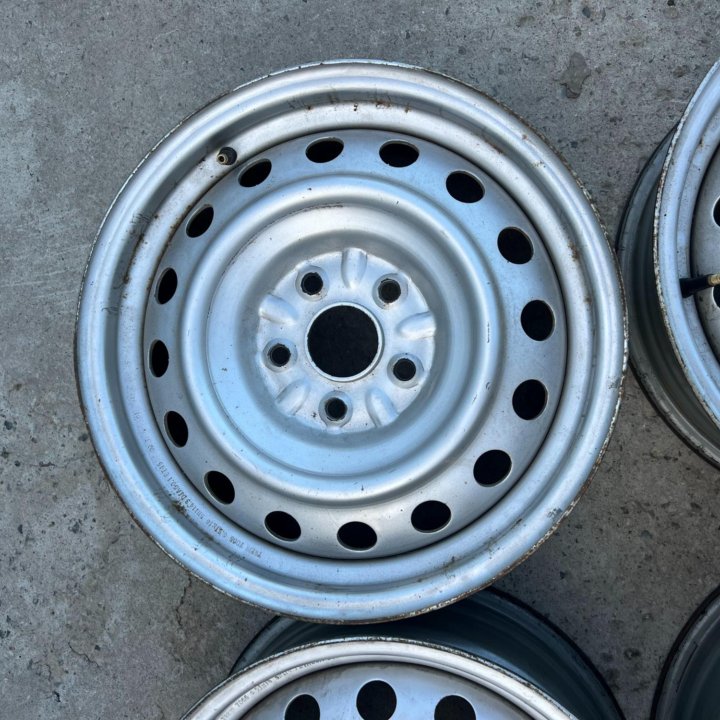 Штампованные диски Toyota 5x114.3 Цо 60.1 R16