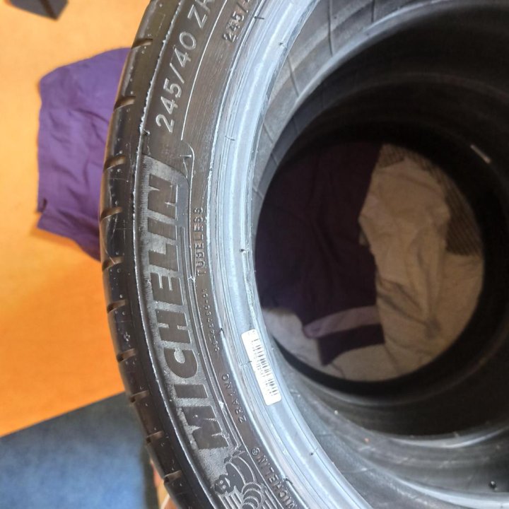 Michelin Pilot Sport 4 245/40 ZR18